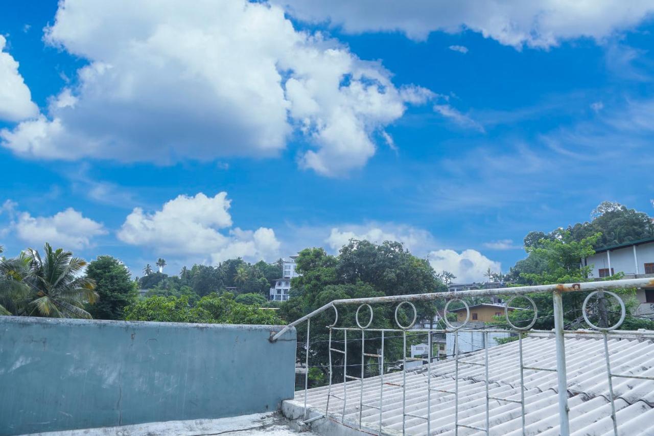 Sakura Hill Apartment Kandy Exterior photo